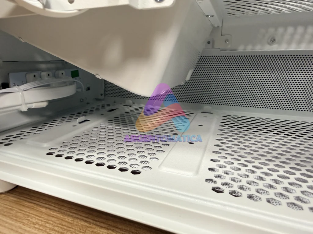 NZXT S5 RGB Review: una caja panorámica económica que no parece de entrada 13 Plano disco hd