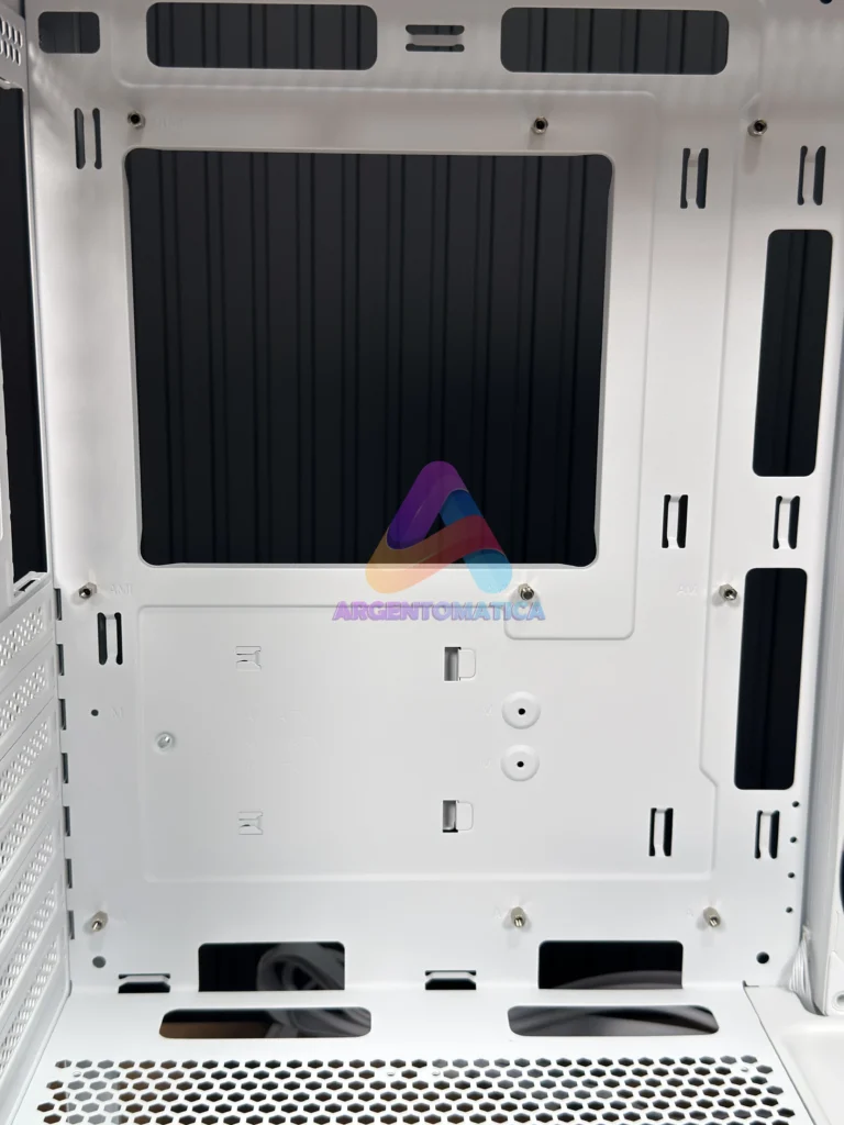 NZXT S5 RGB Review: una caja panorámica económica que no parece de entrada 11 vista panel anclaje de motherboards